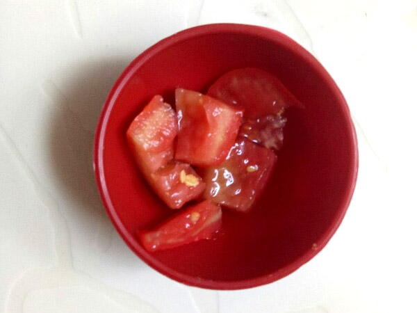 diy tomato and yogurt hydrating mask