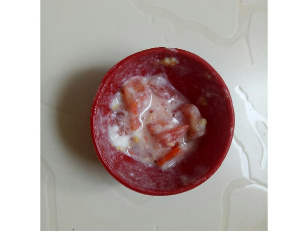 diy tomato and yogurt hydrating mask
