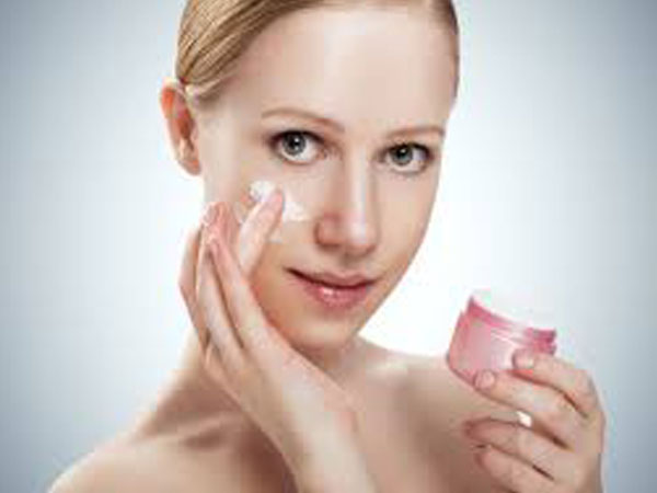 2. Go For Oil-free Moisturisers