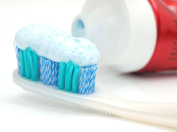 1. Using An Old Toothbrush :