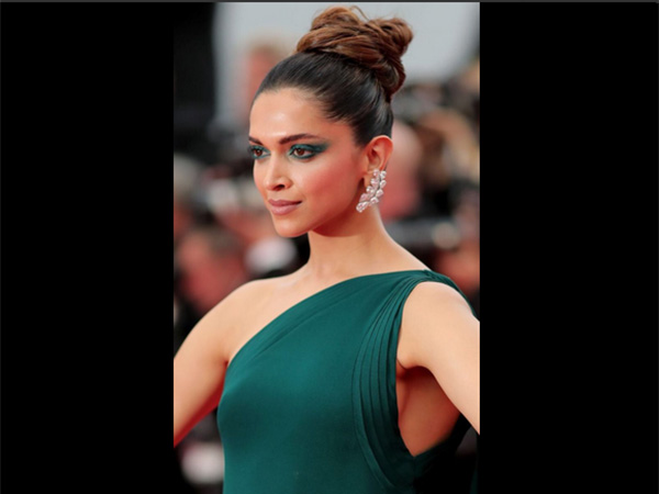 Deepika Padukone Red Carpet Look At Festival De Cannes 2017