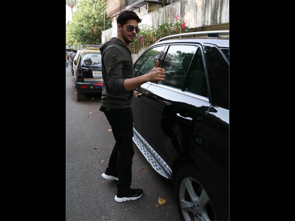 siddharth malhotra in casuals