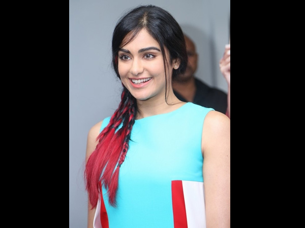 adah sharma at mobile phone launch