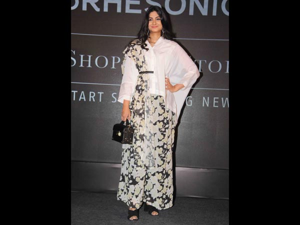 sonam kapoor at rheason showcase sonam kapoor at rheason showcase