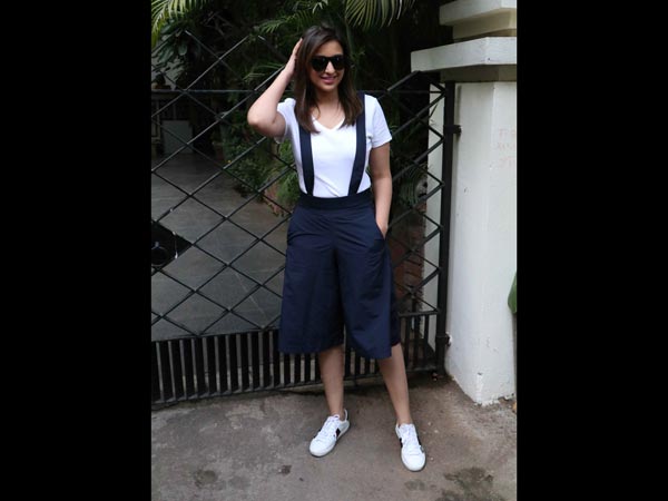 parineeti chopra in dungarees parineeti chopra in dungarees