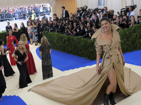 priyanka chopra at met gala awards 2017