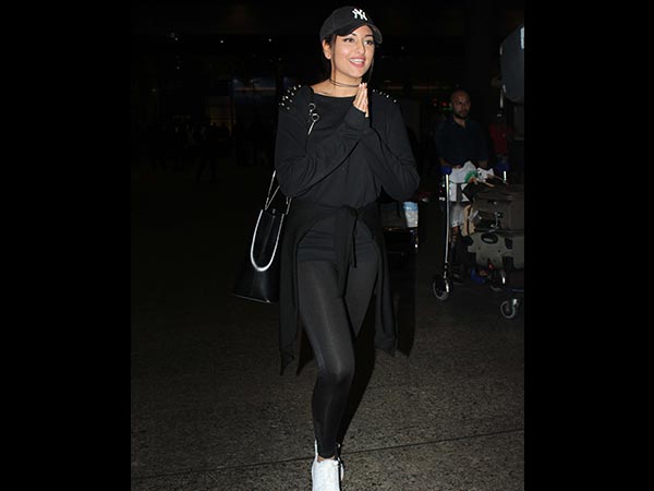 sonakshi sinha at airport sonakshi sinha at airport
