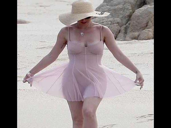katy perry beach visit