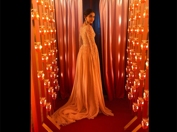 sonam kapoor’s first red carpet look at cannes