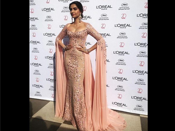 sonam kapoor’s first red carpet look at cannes