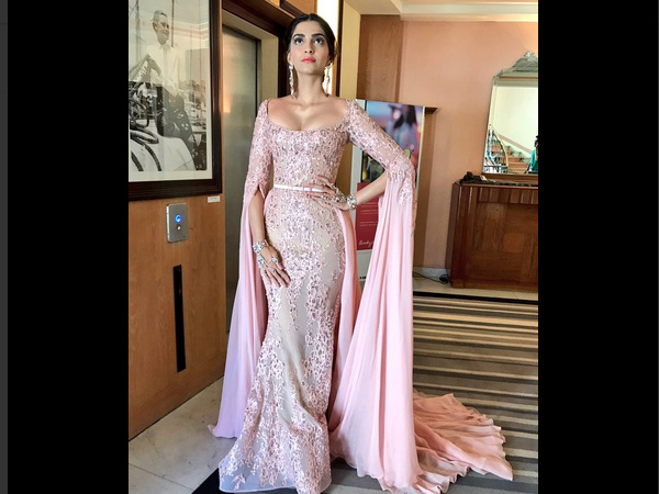 sonam kapoor’s first red carpet look at cannes