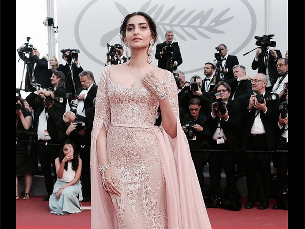 sonam kapoor’s first red carpet look at cannes