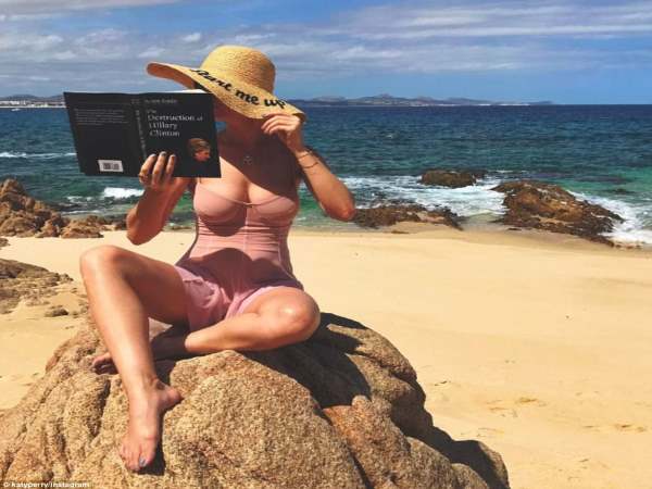 katy perry beach visit