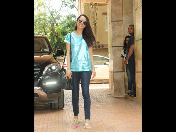 shraddha kapoor spotted in mumbai