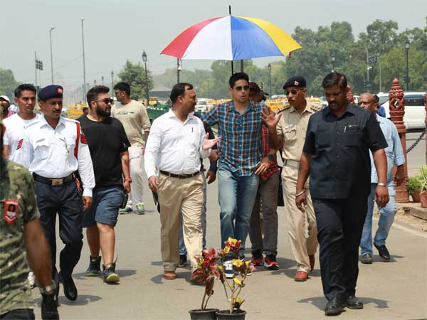 sidharth malhotra spotted in new delhi
