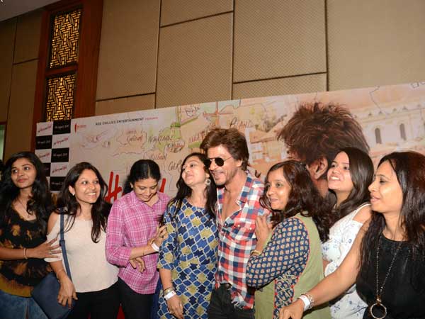 shahrukh khan during jab harry met sejal promotions