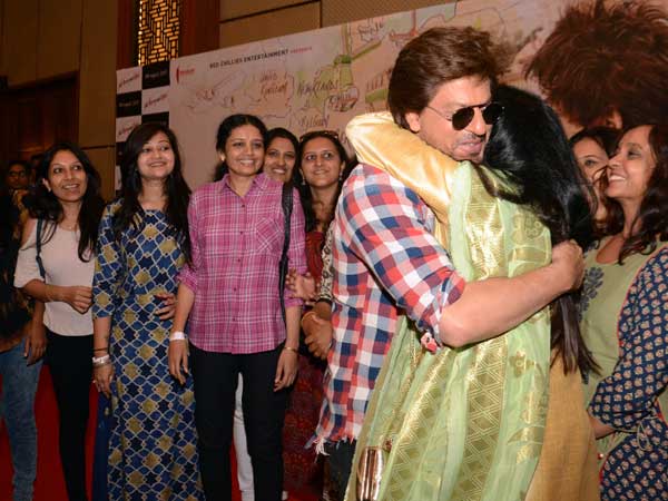 shahrukh khan during jab harry met sejal promotions