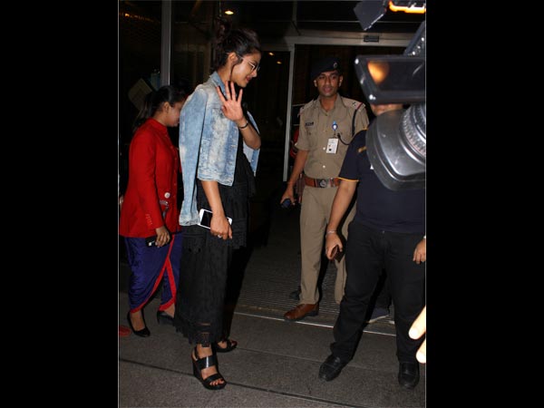 priyanka chopra airport look
