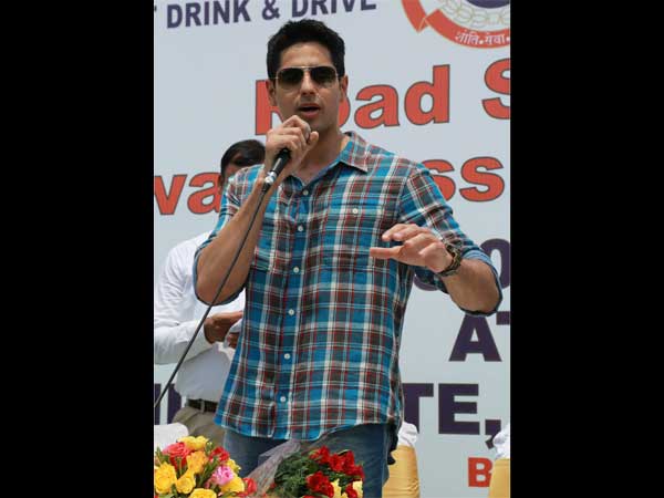 sidharth malhotra spotted in new delhi