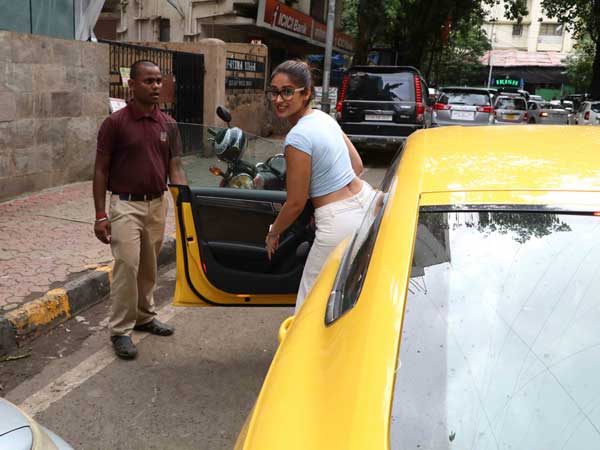 ileana d'cruz spotted in bandra