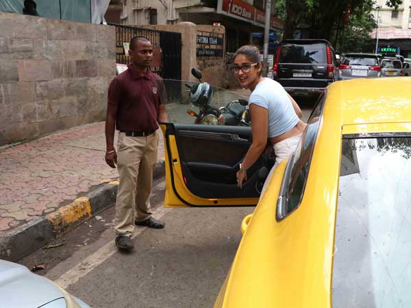 ileana d'cruz spotted in bandra