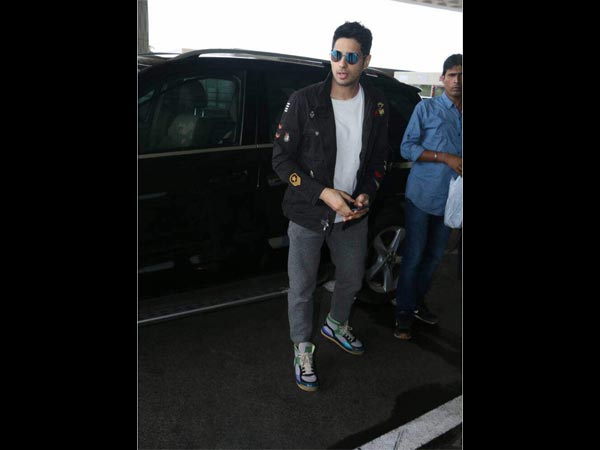 siddharth malhotra spotted at the airport