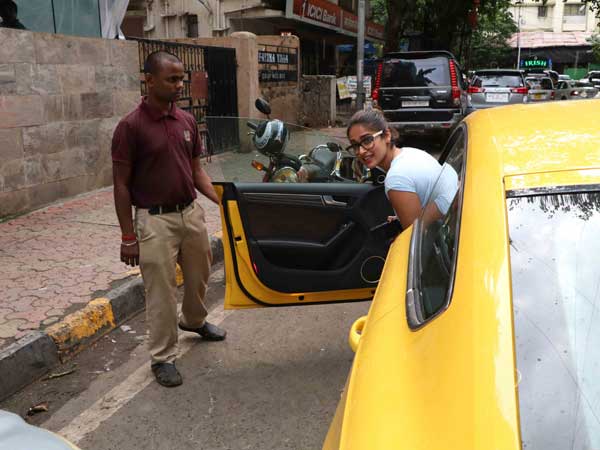 ileana d'cruz spotted in bandra