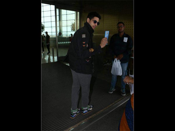 siddharth malhotra spotted at the airport