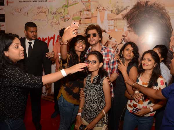 shahrukh khan during jab harry met sejal promotions