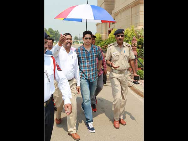sidharth malhotra spotted in new delhi