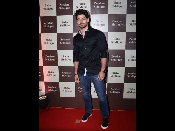 celebrities gathered at baba siddique’s iftar party