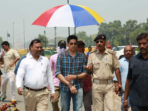 sidharth malhotra spotted in new delhi