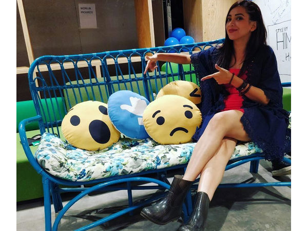 lipstick under my burkha promotion in facebook