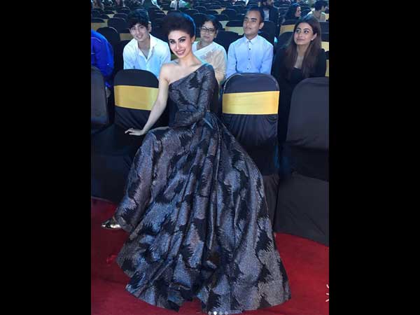 mouni roy at gold awards mouni roy at gold awards