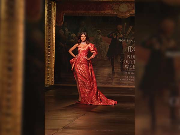 Shilpa Walked Like A Diva At ICW2