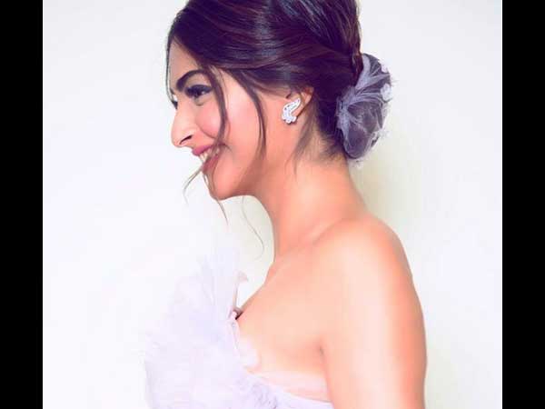 sonam kapoor at paris fashion week