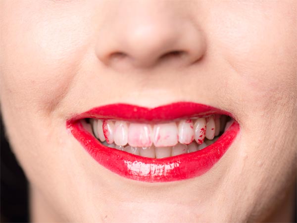No Lipstick Stain On Teeth By Using Your Finger