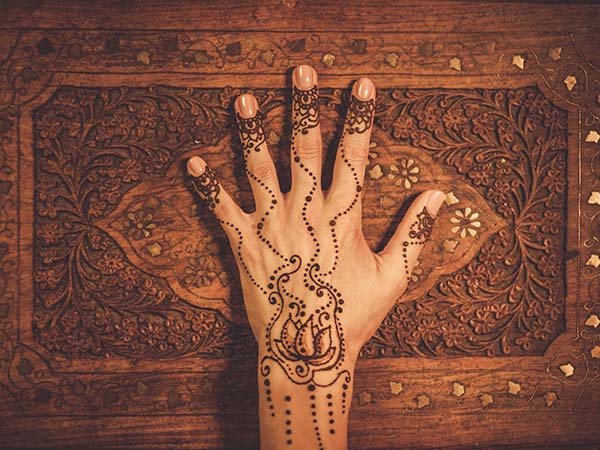 Simple Extra Dotted Mehenedi Design