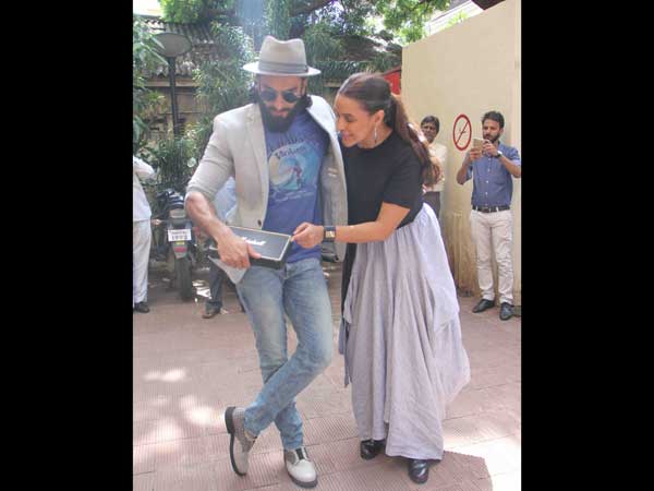 neha dhupia chat show