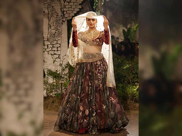 dia mirza at india couture week 2017