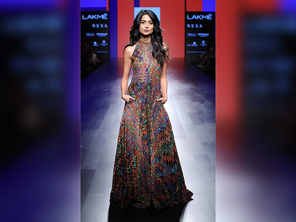 urvashi joneja collection at lakme fashion week 2017