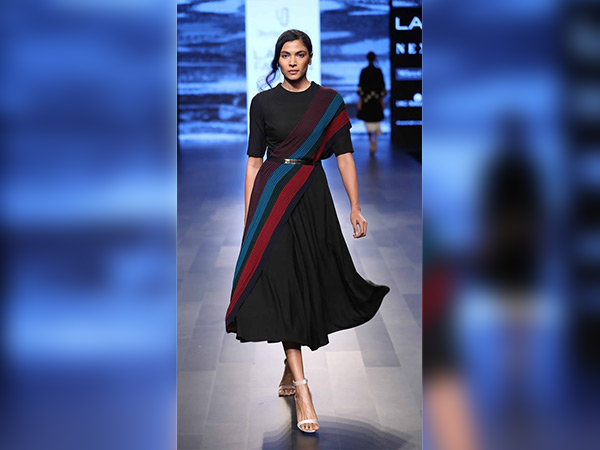 urvashi joneja collection at lakme fashion week 2017