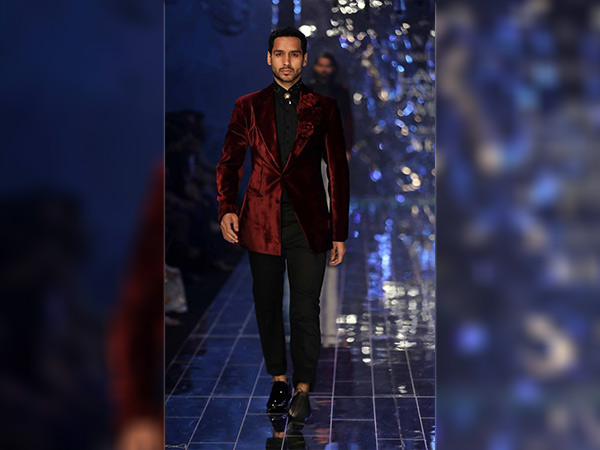 manish malhotra collection at lakme fashion week