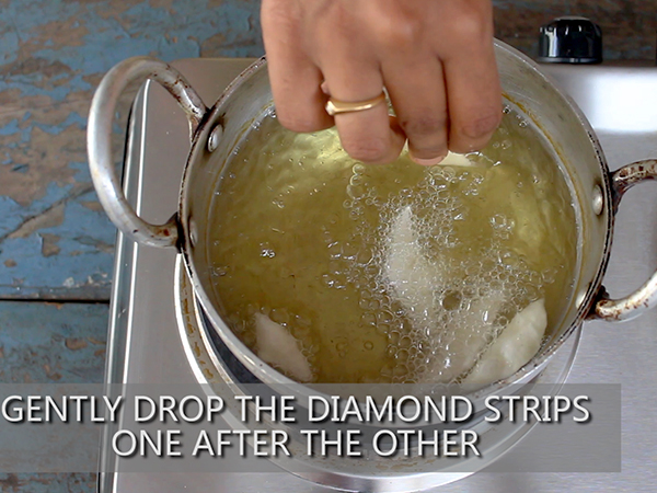 sweet shakkarpara recipe