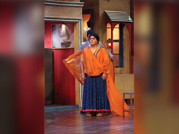 kriti sanon at the drama company sets