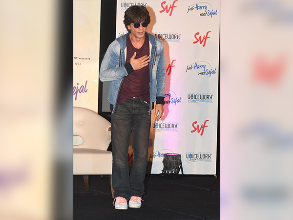 anushka sharma at jab harry met sejal promotion