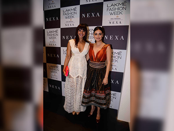 esha gupta at lakme fashion week 2017