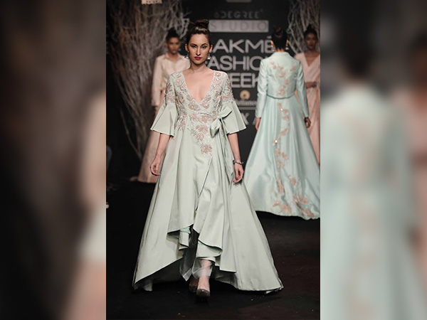 ileana d’cruz walked the ramp at lakme fashion week