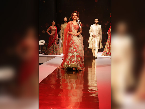  esha gupta at vlcc event