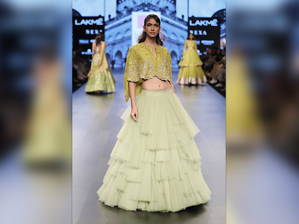 nargis fakhri walking ramp at Lakme Fashion Winter/Festive Week 2017